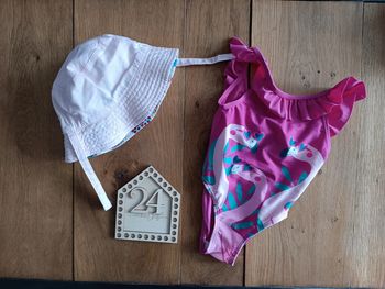Maillot de bain DPAM + chapeau réversible 24 mois neufs