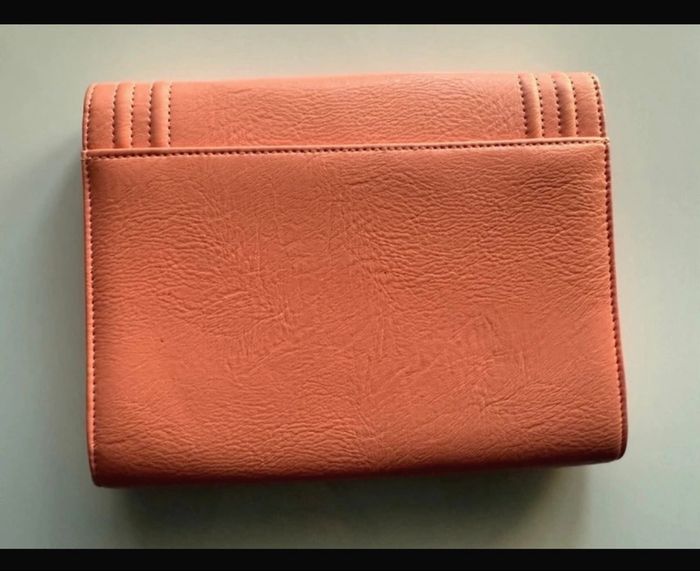Jolie pochette femme couleur corail  atmosphère - photo numéro 2