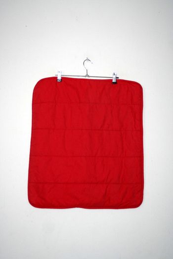 Housse rouge pour repose pied Poang