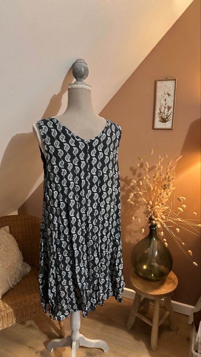 🖤🤍 Robe noire et blanche à motifs – Taille 40 – Très bon état 🤍🖤 - photo numéro 4