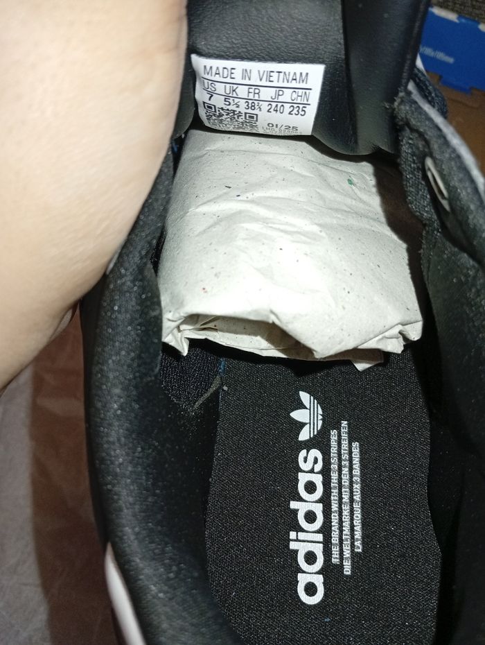 Baskets Adidas neuves t.38.5 - photo numéro 6