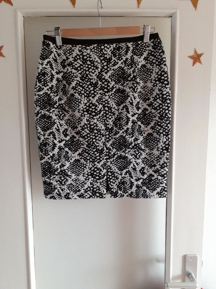 Jupe courte T 38 - photo numéro 2