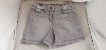 Short gris  tape à l'œil