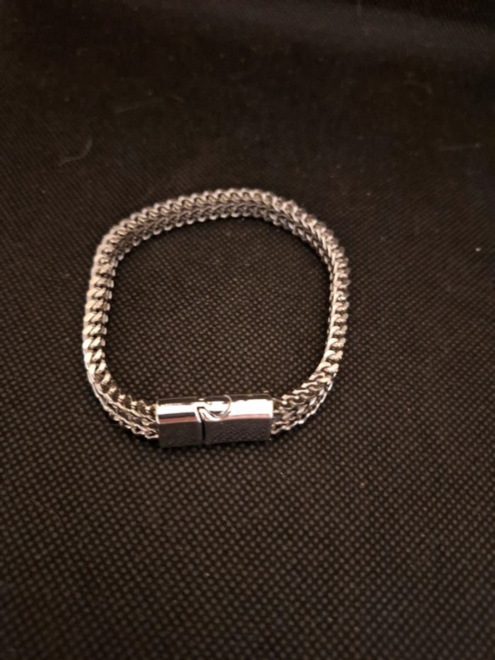 Bracelet acier inoxydable neuf avec etiquette pour hommes ou mixte