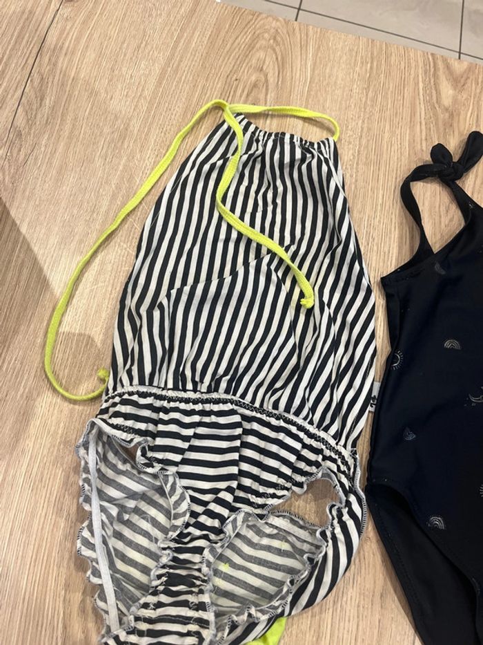 Lot de 2 maillot en bon état fille taille 5 ans - photo numéro 2