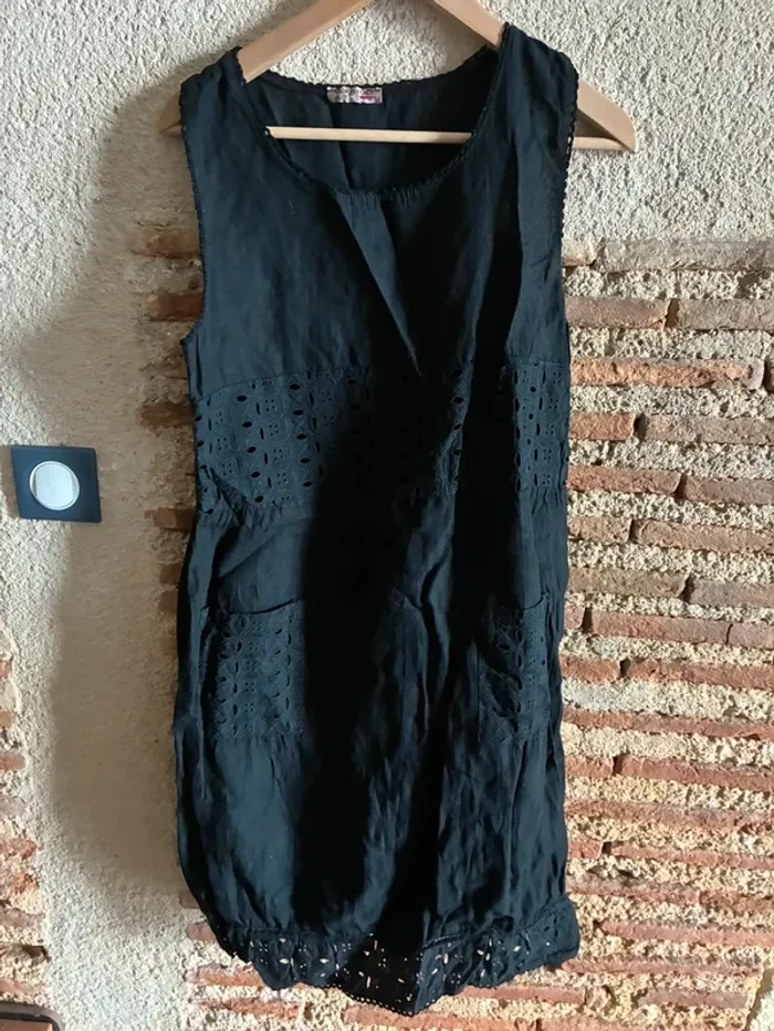 Robe noire en lin