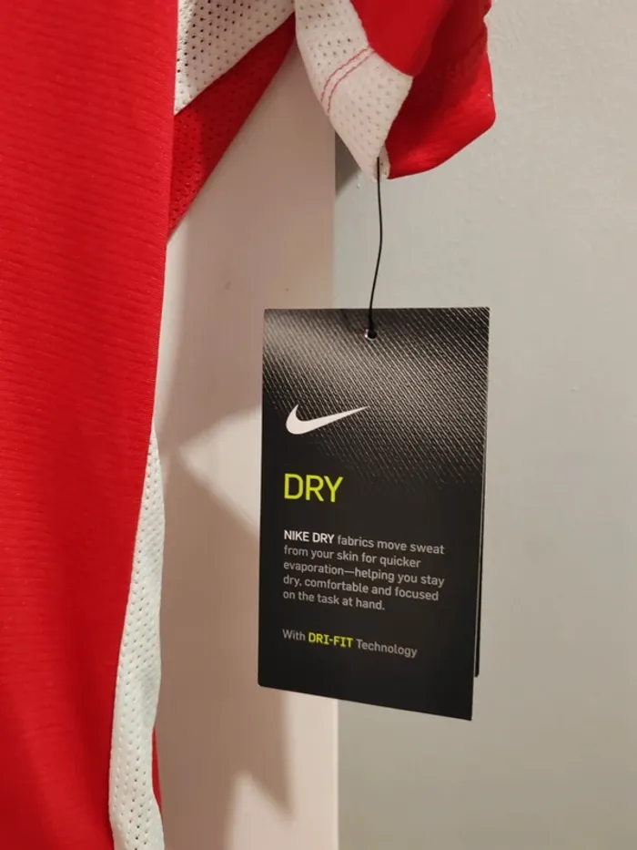 T-shirt sport Nike Dri fit taille M - photo numéro 2