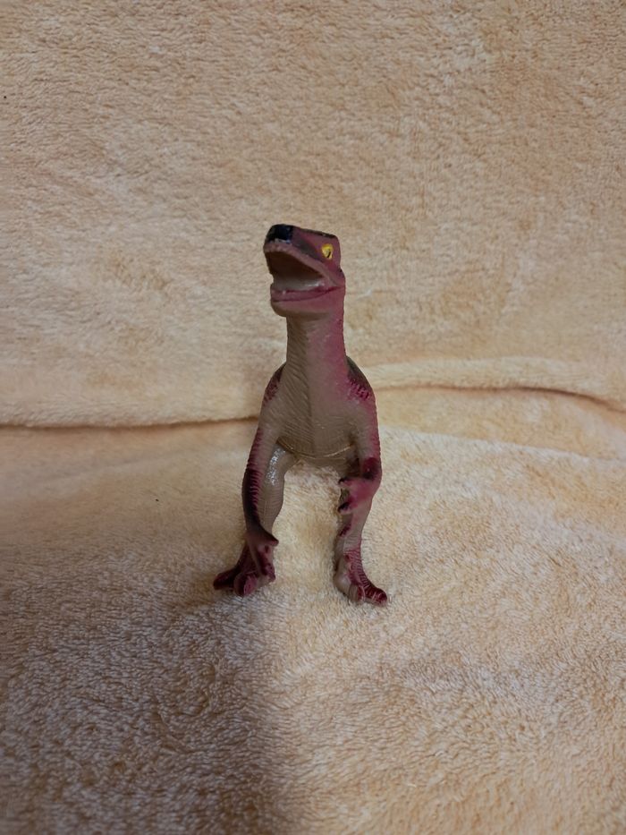 Dinosaure vélociraptor - photo numéro 3