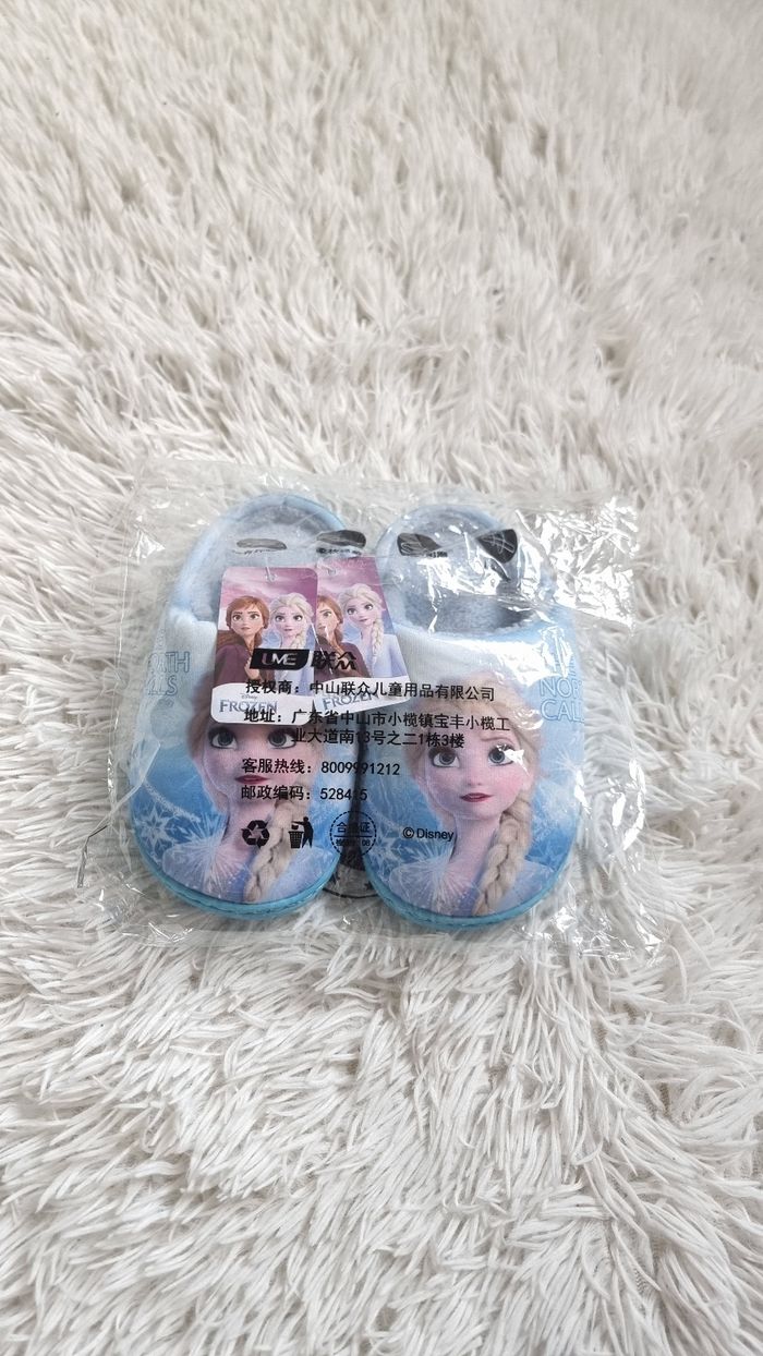 Chaussons reine des neiges 30-31 neuf