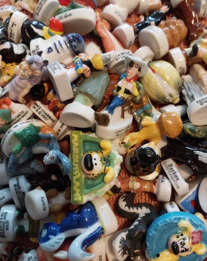 lot n°4 143 fèves Asterix Disney Harry Potter Marsupilami Titeuf dessin animé film animation etc.... - photo numéro 4