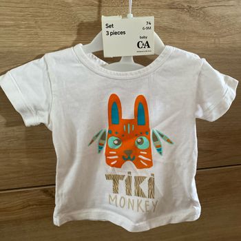 T-shirt.  Neuf.  6 mois.