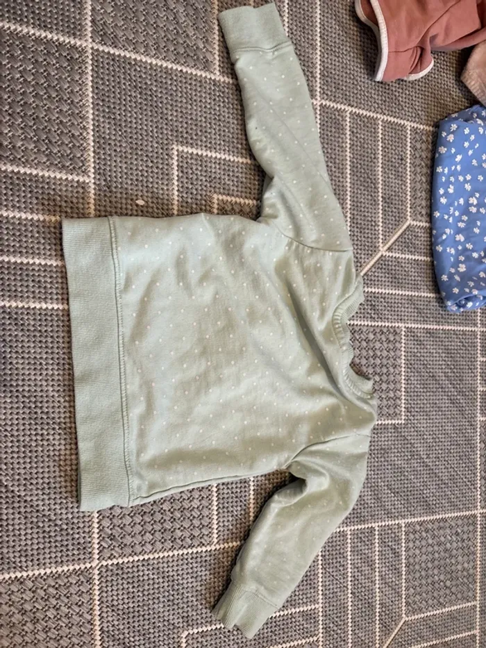 Pull fille 12 mois - photo numéro 2