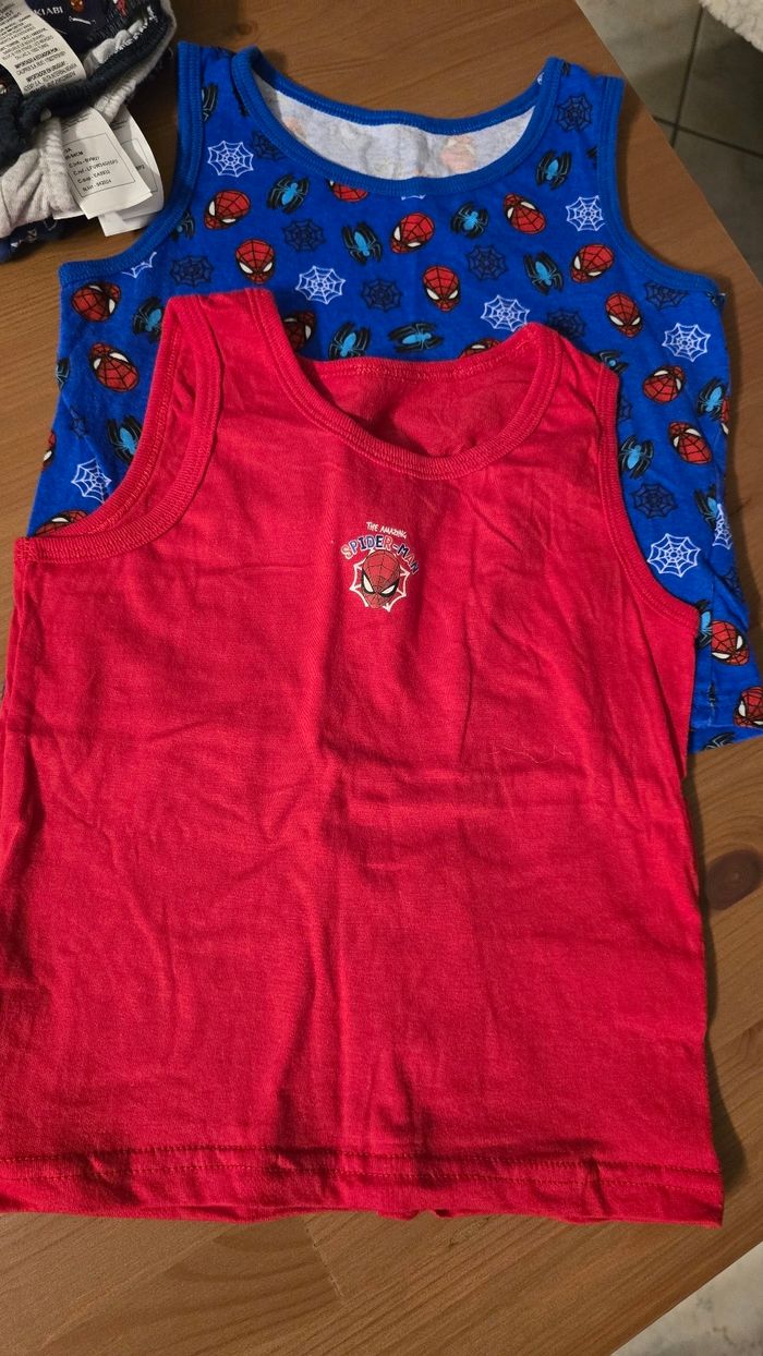 Neufs non portés  Lot maillots de corps 4ans🤩🥰 (taille pour 3ans) et slips marvel  3ans garçon 🤩🥰 - photo numéro 3