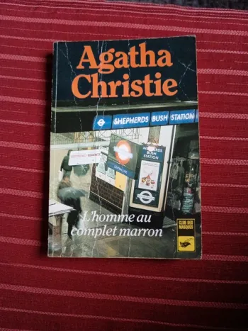 Livre Agatha Christie " L'homme au complet marron"