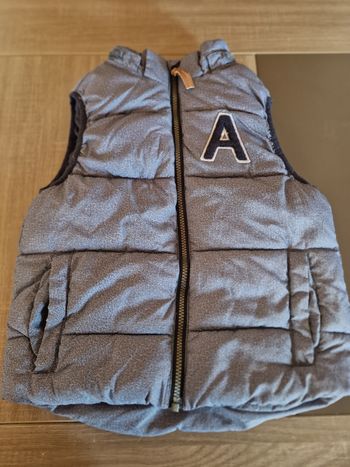 Doudoune dans manche