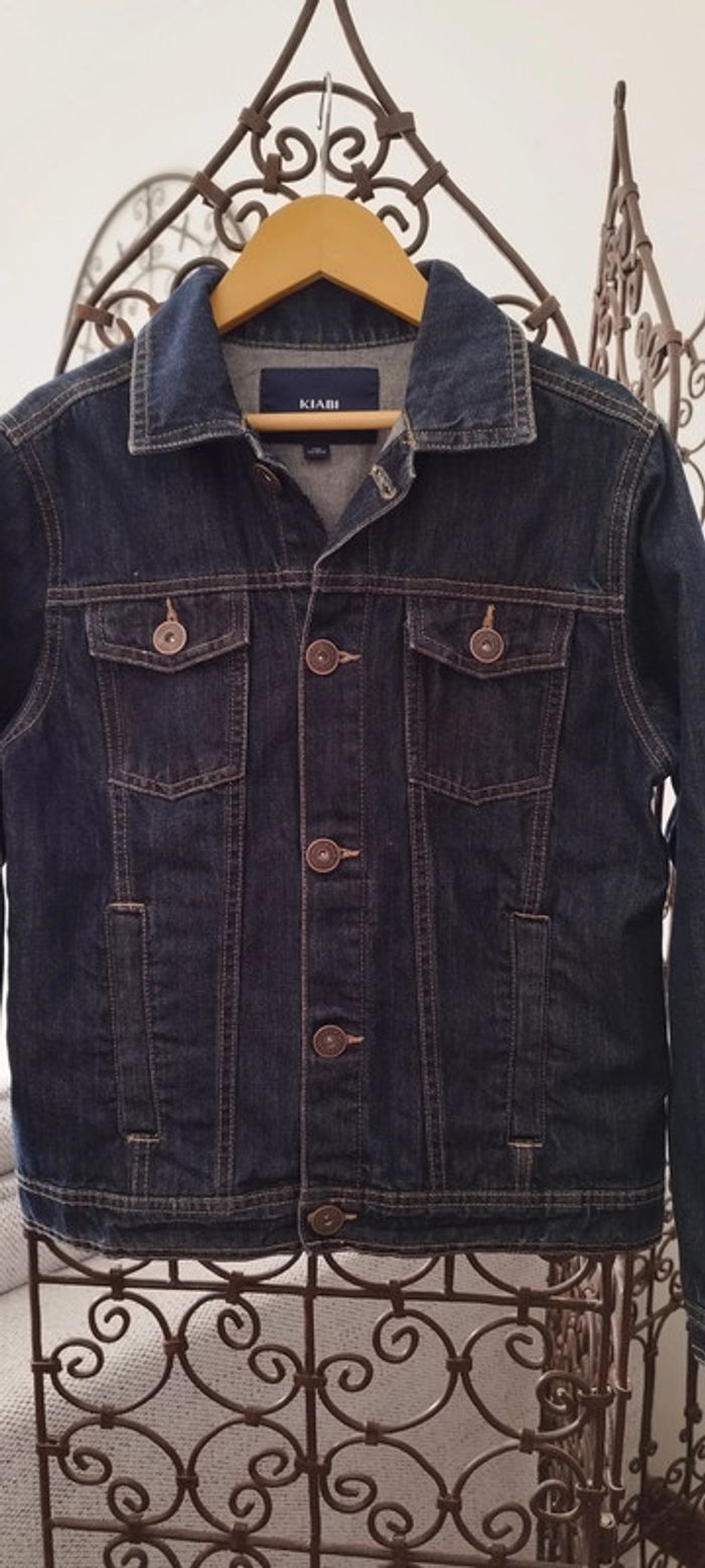Veste en Jean avec poches Kiabi. Très bon état. Taille 12 ans - photo numéro 2