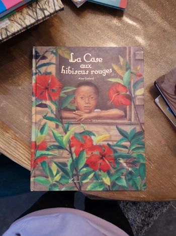 Livre : La case aux Hibiscus rouges