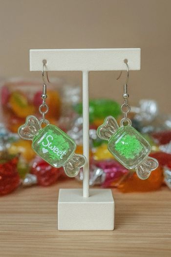 Boucles d’oreilles bonbons emballés