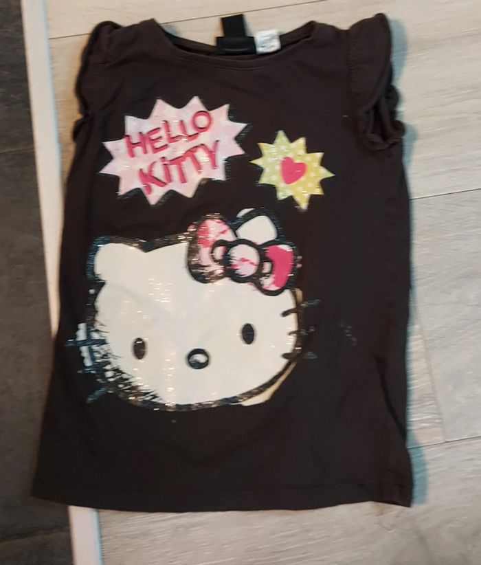 T shirt brun très foncé, Hello Kitty, de chez H&M, taille 2/4 ans - photo numéro 2