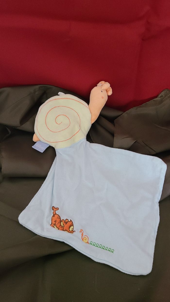Peluche doudou escargot plat DISNEY BABY GSA mouchoir bleu Tigrou - photo numéro 3