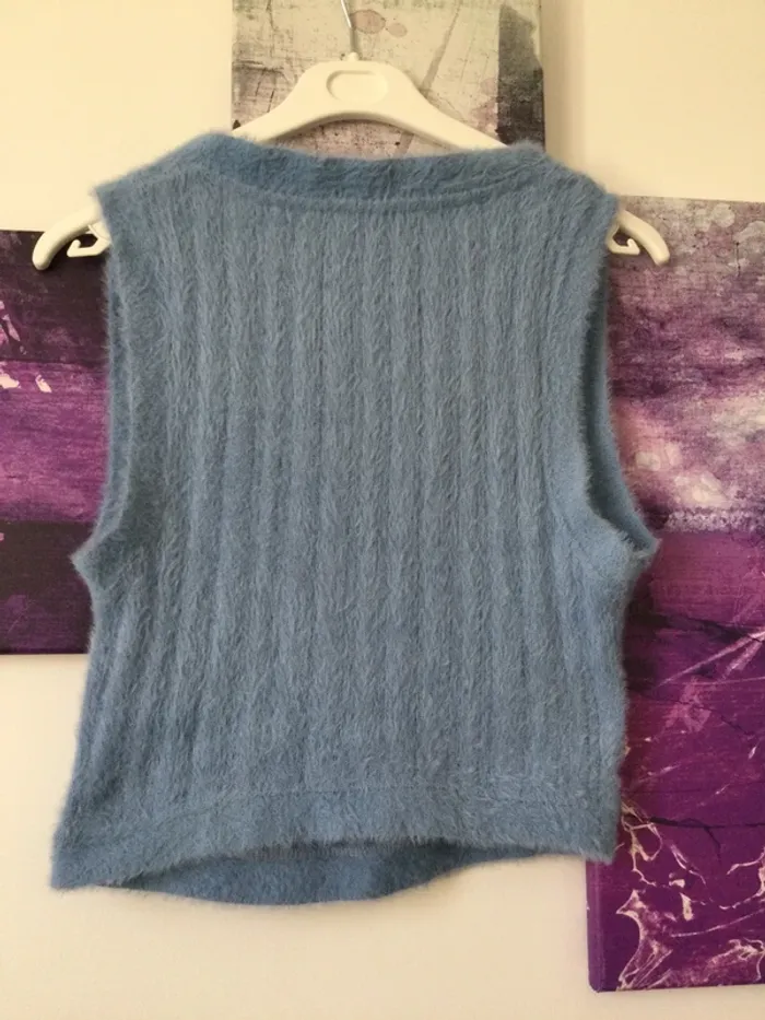 Pull col v sans manches Bershka T38 - photo numéro 2