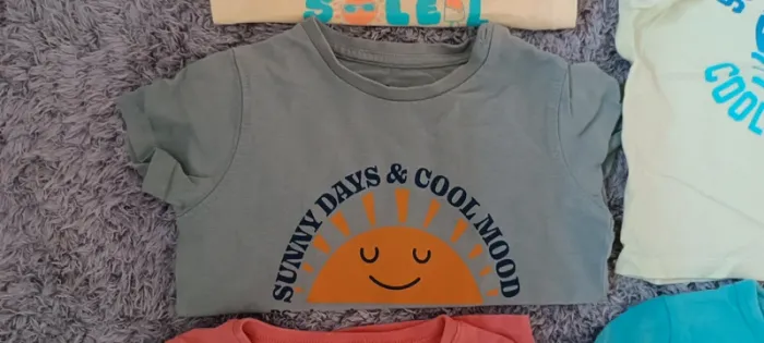 Lot 5 t-shirts MC 24 mois (+2 offerts 🎁) - photo numéro 3