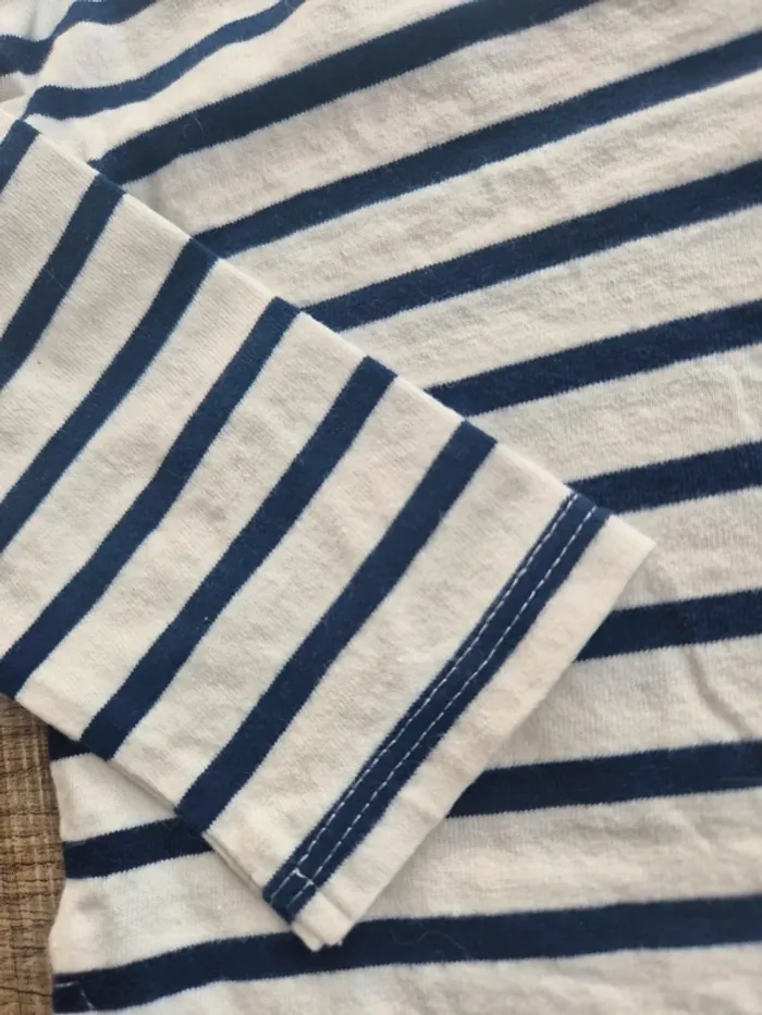 T shirt marinière épais Okaïdi 5 ans en parfait état - photo numéro 4