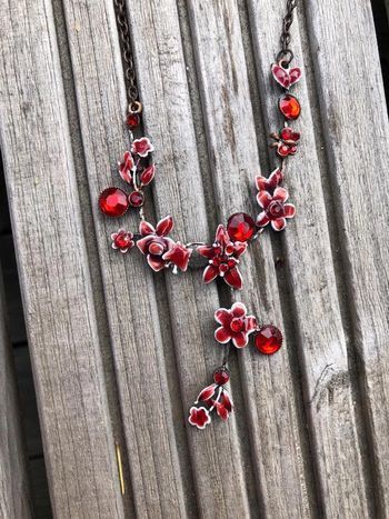 Collier fleur rouge vintage