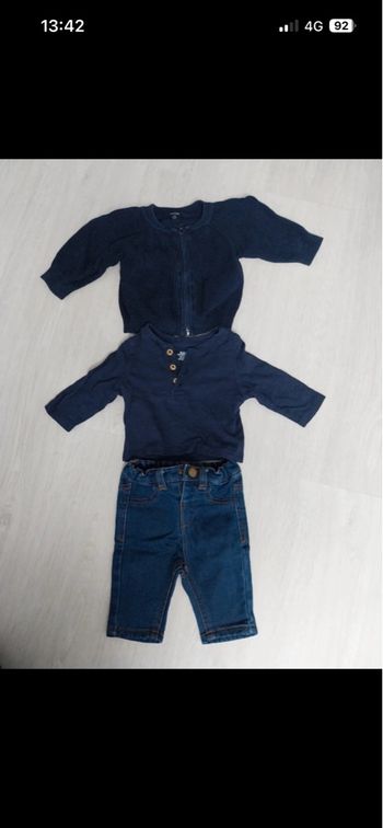Tenue bleue marine taille 1 mois 
