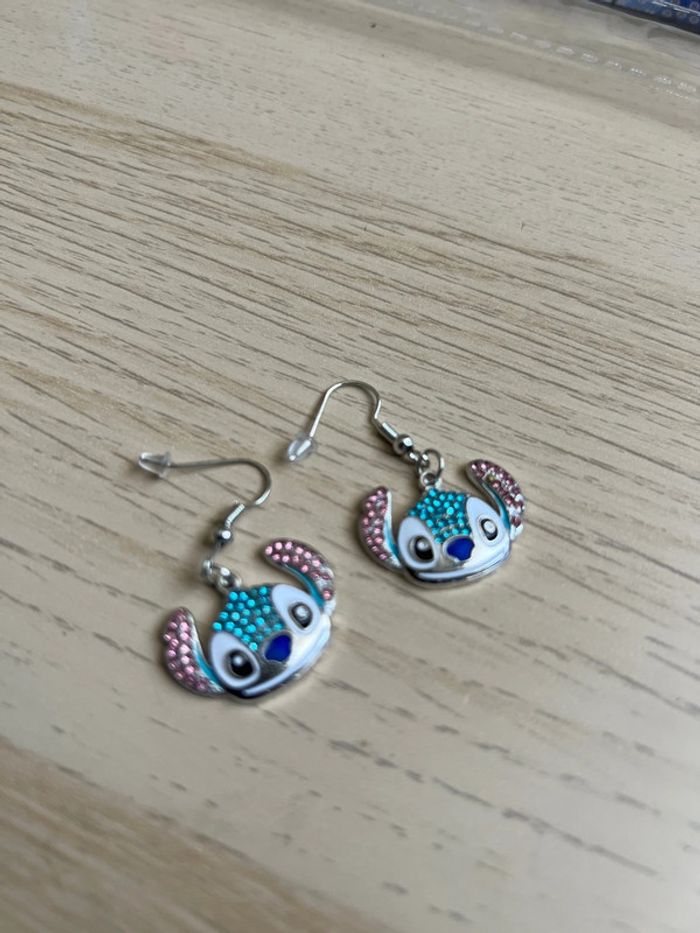 Boucles d’oreilles stitch bleu et rose - photo numéro 3