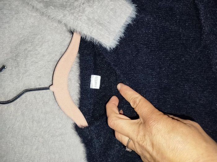 Lot pull 5/6 ans fourrure tout doux fille jumelle - photo numéro 2