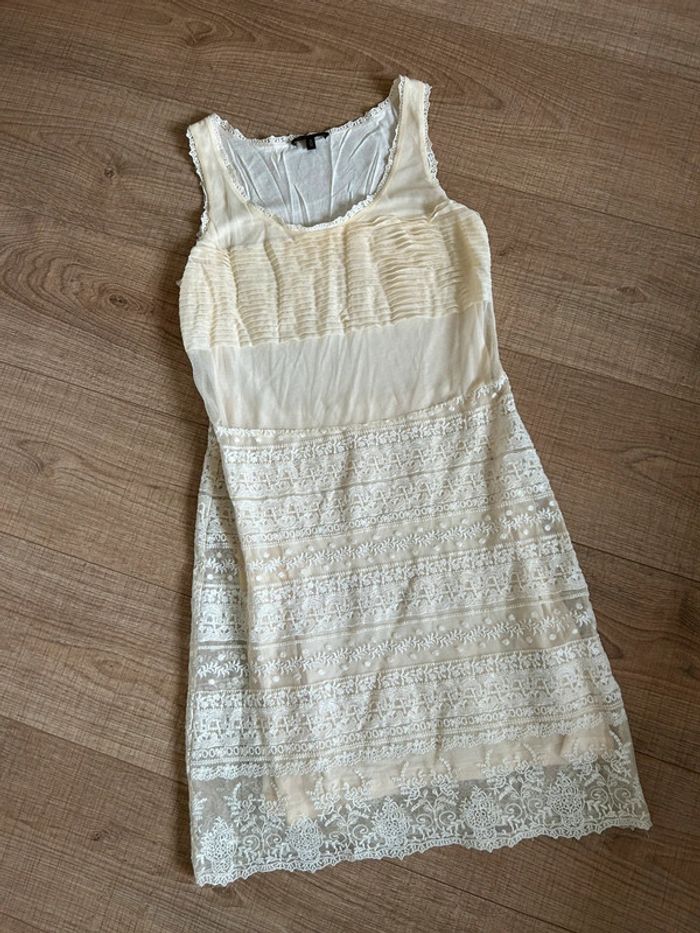 Robe jaune beige avec dentelle Massimo Dutti taille S jamais portée - photo numéro 11