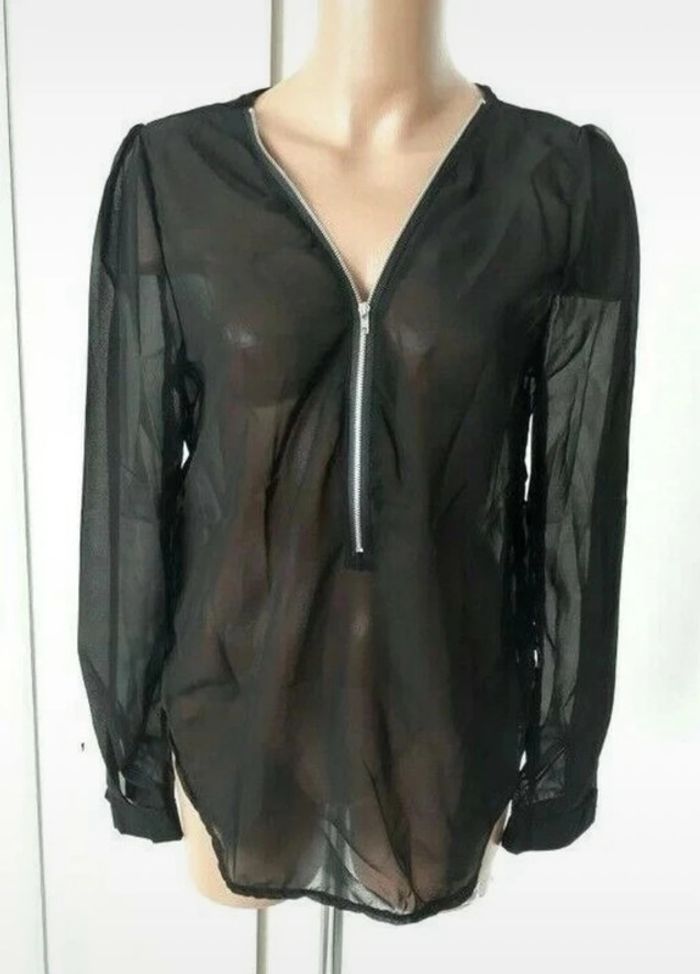 Très belle blouse voile noir T: 36/ 38 neuve