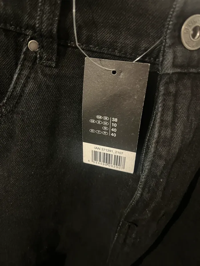 Short en jean noir Taille 40 - photo numéro 2
