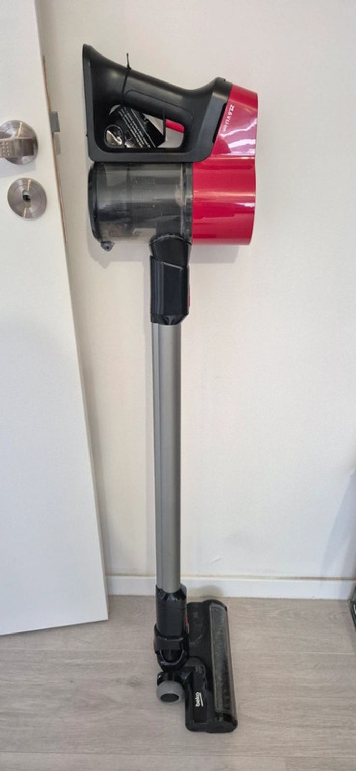 Aspirateur balai Beko