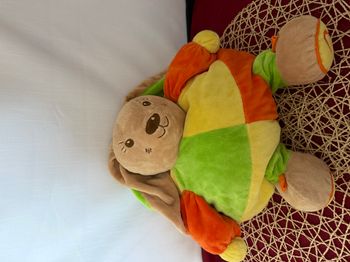 doudou boule lapin vert ,jaune , orange , jaune