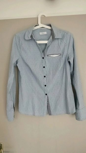 Chemise bleue cache cache