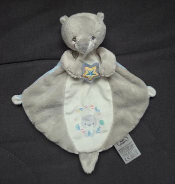 Doudou plat ours avec etoile bleu losange gris et blanc- Mots d'enfants