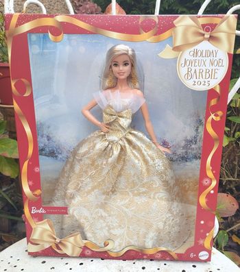 poupée Barbie blonde Happy Holidays Édition Noël 2025 neuve en boîte