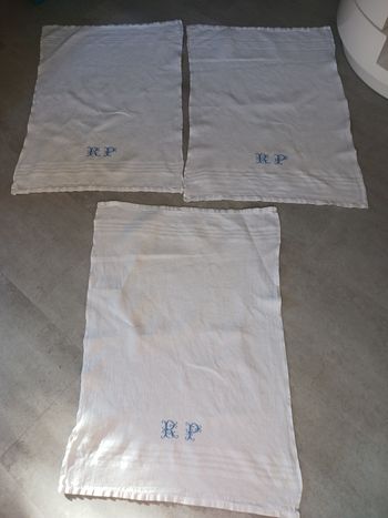 lot de 3 torchons blanc nid d'abeille brodé RP en bleu vintage