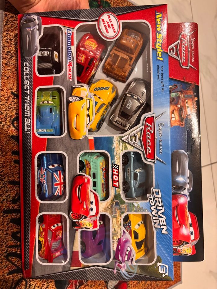 Coffret 12 voitures cars