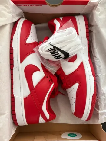 Nike Dunk Low SP – White / University Red Taille 40.5 EU – 7.5 US