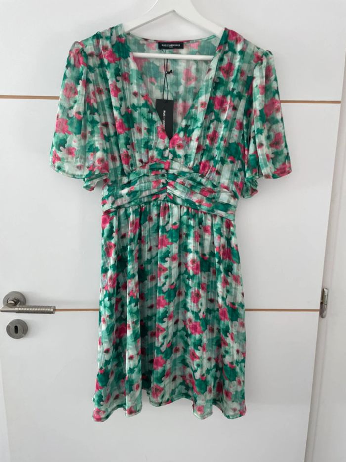 Robe verte fleurie T1