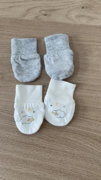 2 paires de Moufles Kiabi naissance