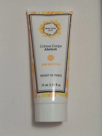Crème gourmande pour le corps à l'huile d'abricot - Melle Cerise & Co