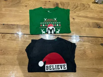 Lot 2 tee shirts manches longues thème Noël 8 ans