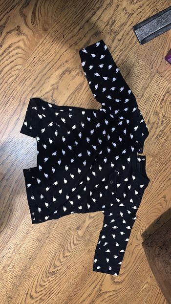 Tee shirt manche longue ouverture arrière motif chapeau noir blanc 6 mois Kitchoun