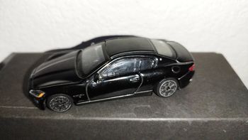 Maserati Gran Turismo 1/43 Métal noir Bburago voiture car