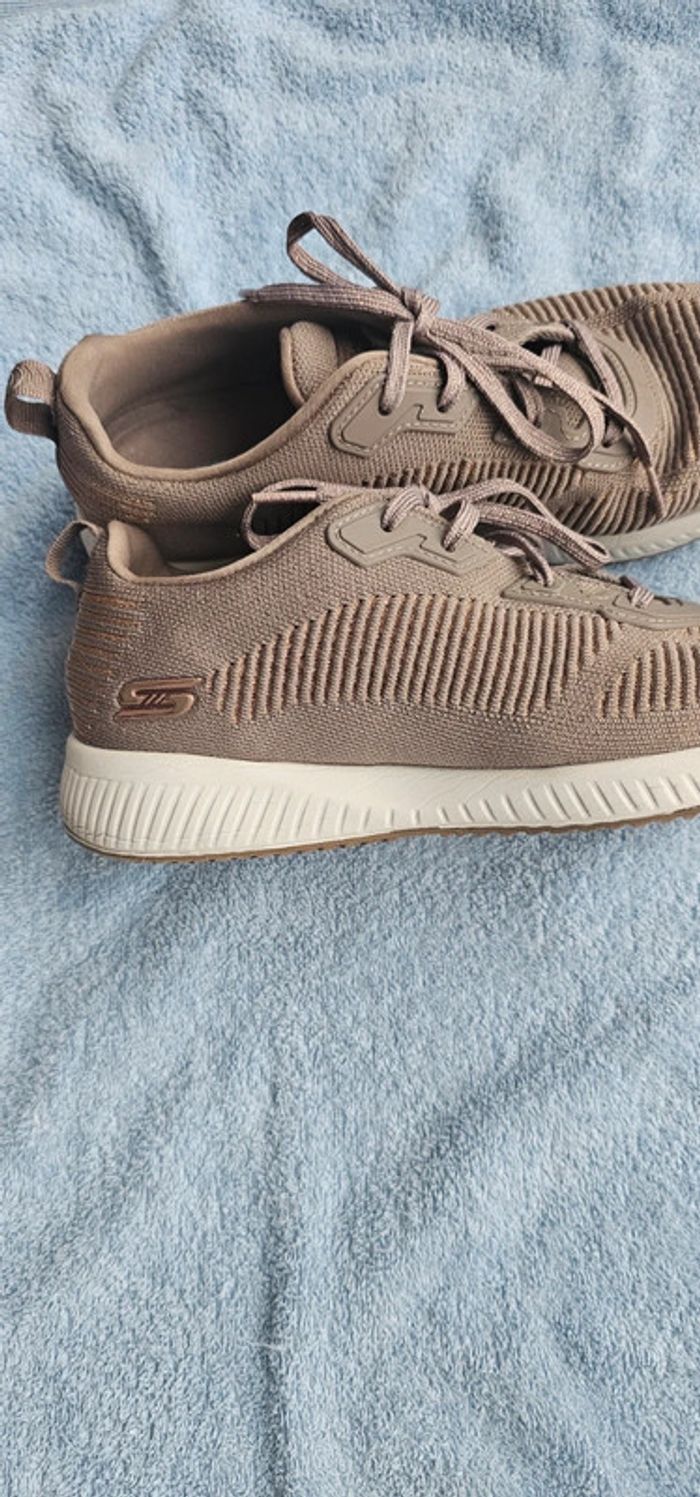 Basket Skechers mémoire de forme pointure 40 - photo numéro 2