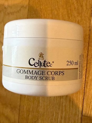 Cellule gommage corps 